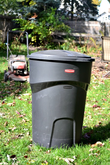 Fall Clean Up with Newell Rubbermaid - The Domestic Geek Blog